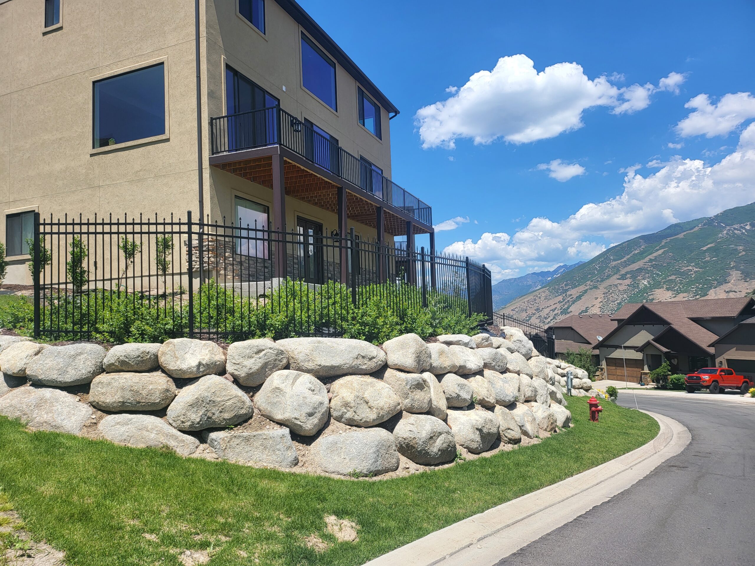 Boca Raton Front Yard Fence Rules: What Homeowners Need to Know About Hedges, Buffers & Visibility