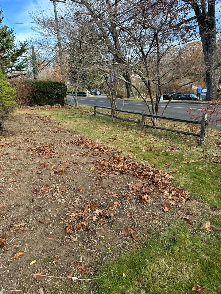 Working with new customer in Norwalk to replace an old split rail fence. 
