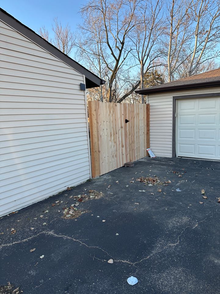 Customer is a first time home buyer. They wanted a new fence and after reviewing several fence options and companies, they shooed to move forward with Top Rail Fence. We installed a 6’ Cedar Privacy and the install was completed in 1/2 day. The new fence looks awesome. 