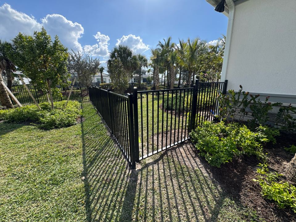 Back in Avondale at Avenir in Palm Beach Gardens for our 8th fence install! This time, we put in a 4-foot black aluminum fence with two gates for a couple who made the move from New York to be closer to their kids and grandkids. Safe, stylish, and built to last—just the way we like it at Top Rail Fence.