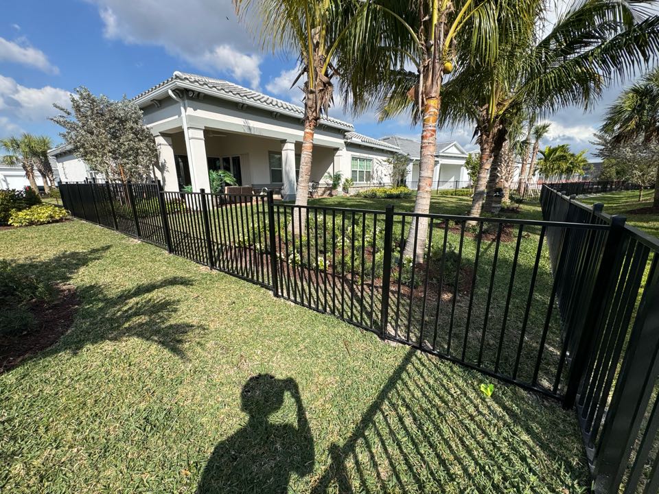 Back in Avondale at Avenir in Palm Beach Gardens for our 8th fence install! This time, we put in a 4-foot black aluminum fence with two gates for a couple who made the move from New York to be closer to their kids and grandkids. Safe, stylish, and built to last—just the way we like it at Top Rail Fence.