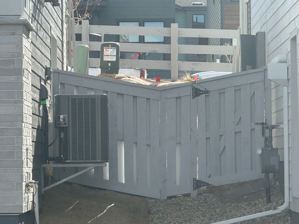 Love these shadow box cedar fences at this new Shea Homes community here in Lonetree Colorado!