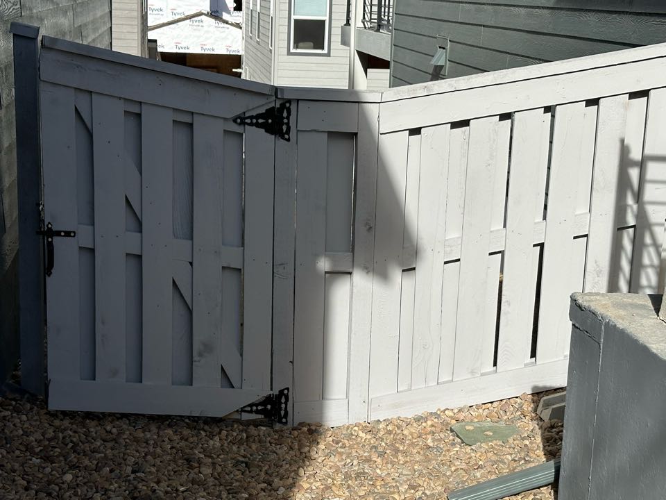 Love these shadow box cedar fences at this new Shea Homes community here in Lonetree Colorado!