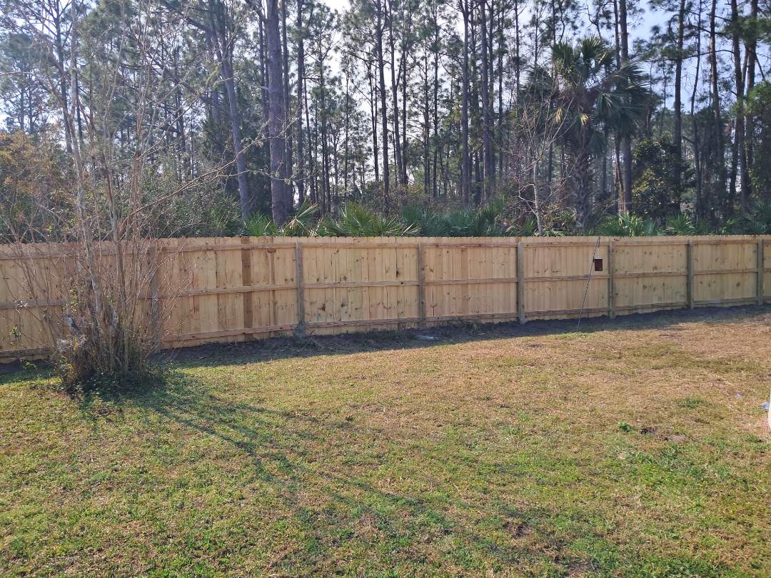 Installed a 6ft Stockade fence in Palm Coast to give the dogs some  room to play.