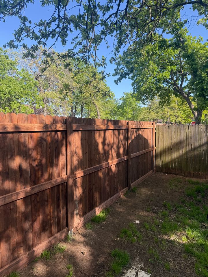 Just wrapped up a beautiful Post Master Post Privacy stained cedar fence installation in Mansfield - it's looking fantastic! The premium cedar boards have taken the stain beautifully, highlighting the natural wood grain while providing excellent weather protection against our Texas heat. The steel Post Master posts ensure this privacy fence will stand the test of time for years to come, and your neighbors are already noticing the upgraded curb appeal!​​​​​​​​​​​​​​​​