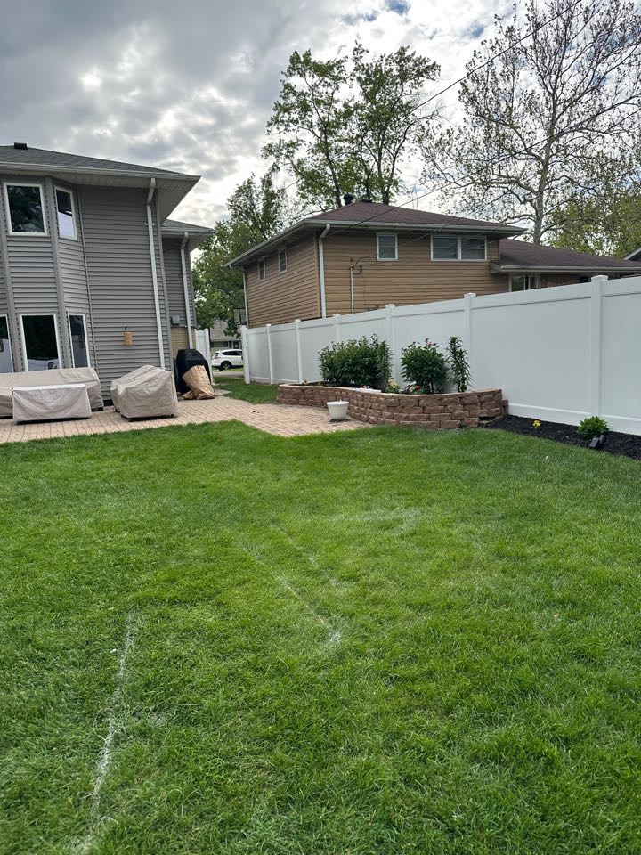 Installed a new 6’ white vinyl fence for a customer in Wheaton. 