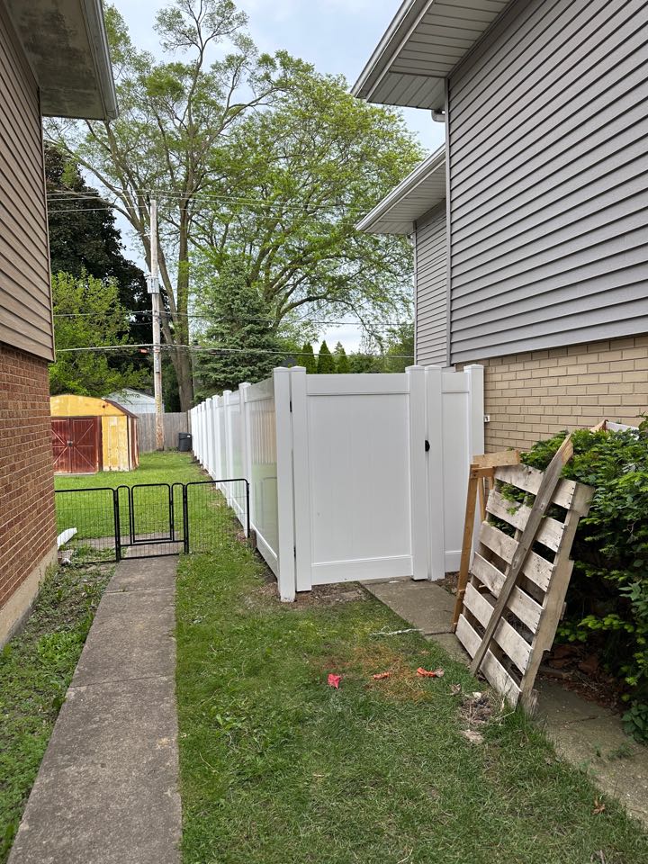 Installed a new 6’ white vinyl fence for a customer in Wheaton. 