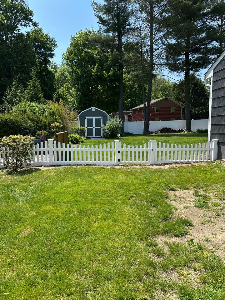 Just finished a beautiful new project in Norwalk! A white vinyl scalloped picket fence in the front and side yards, with a white vinyl privacy in the back! Complements the property perfectly and our customer is thrilled!