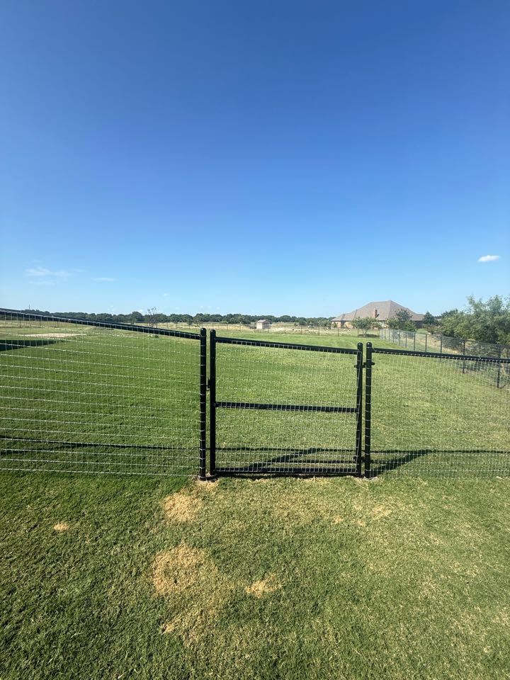 Top Rail Fence Fort Worth just wrapped up a beautiful 5’ tall pipe fence in Fort Worth and Mountain Creek Community. Pipe fences are the best fence for large properties that are exposed to strong high winds. We build our pipe fence with Top Rail, DQ40 new pipe, direct metal black paint and non climb wire to prevent your furry ones from leaving your backyard! Checkout the finished results and call us at 817-803-3338 for a free estimate!