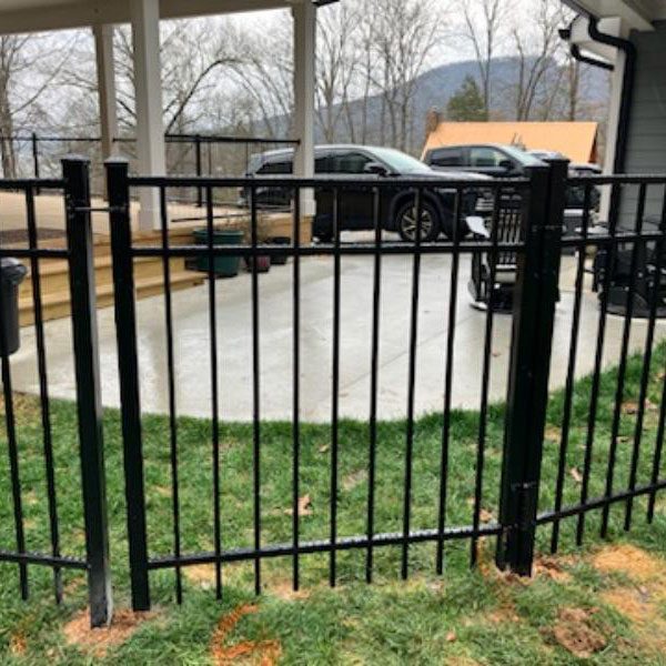 4 ft flat top aluminum gate