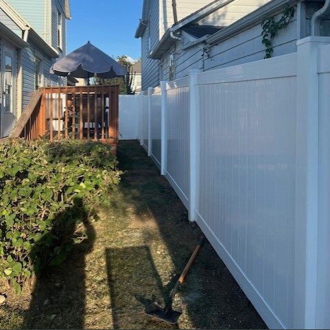 white vinyl privacy fence dayton