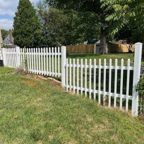 white vinyl picket fence