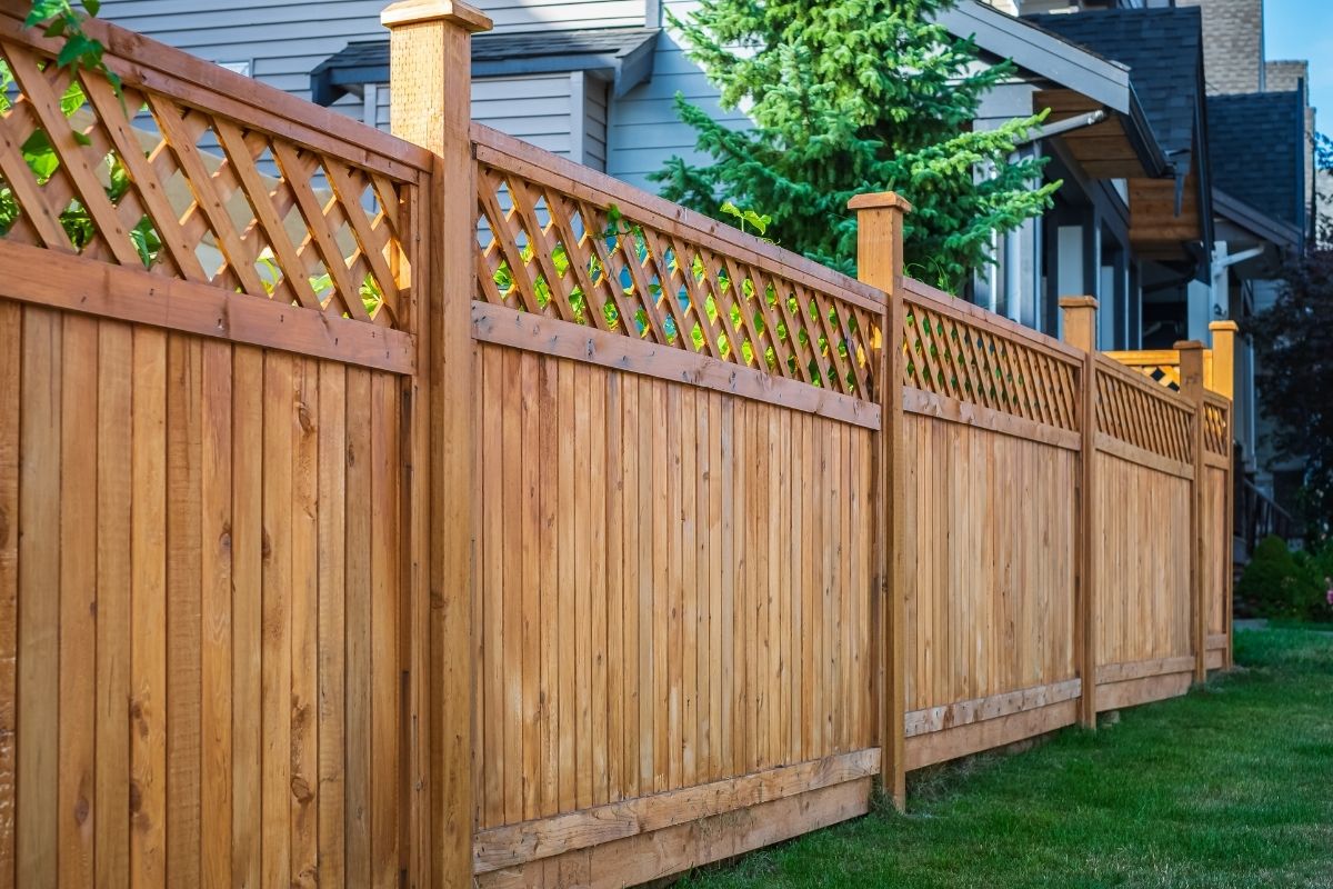 Boca Raton Front Yard Fence Rules: What Homeowners Need to Know About Hedges, Buffers & Visibility