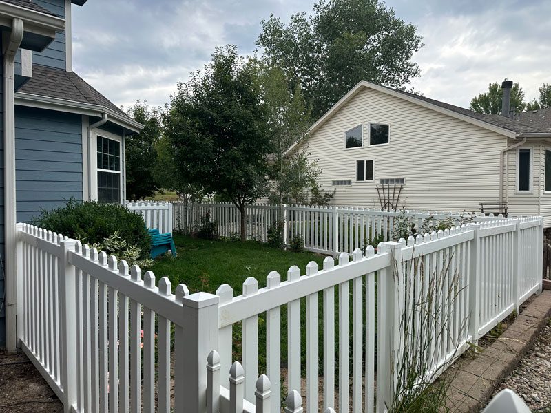 white vinyl picket fence backyard