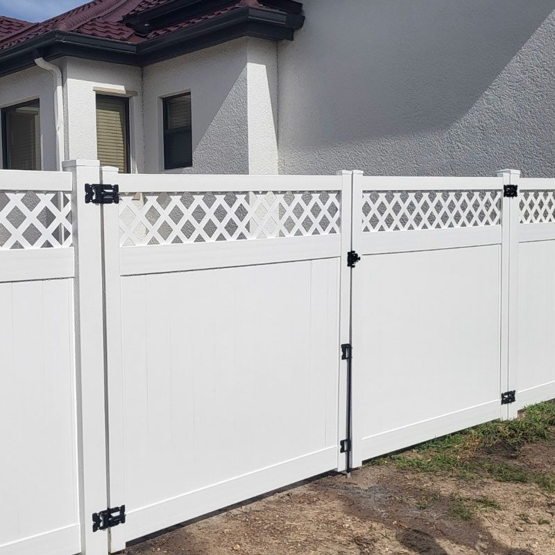 white vinyl privacy fence lattice